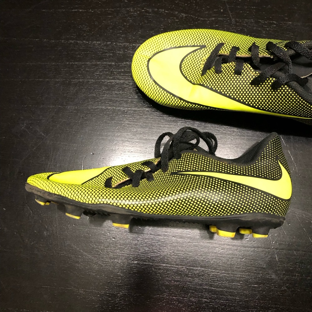 Nike Kids Neon Green and Black Sports Soccer Cleats - Picture 6 of 13